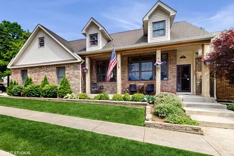 703 Greenwood Ave, Mundelein, IL 60060