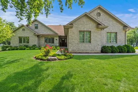 12203 Walker Rd, Lemont, IL 60439