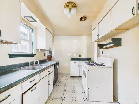 Kitchen - 4628 1st Ave, Lyons, IL 60534 photo 1 of 3