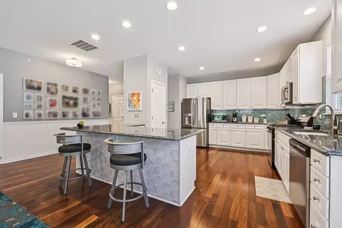 Kitchen - 1845 Avon Dr, Hoffman Estates, IL 60192 photo 2 of 3