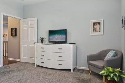 Bedroom - 1845 Avon Dr, Hoffman Estates, IL 60192 photo 3 of 4