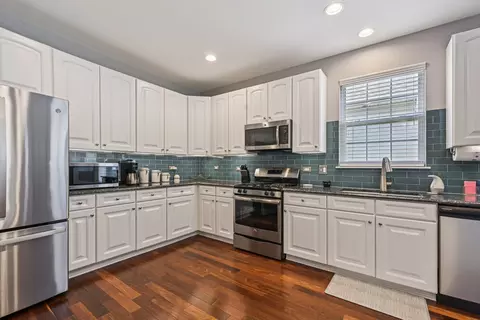 Kitchen - 1845 Avon Dr, Hoffman Estates, IL 60192 photo 3 of 3