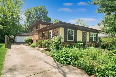 223 Kenloch Ave, Libertyville, IL 60048