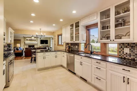 6448 Cambridge Rd, Willowbrook, IL 60527 photo 12