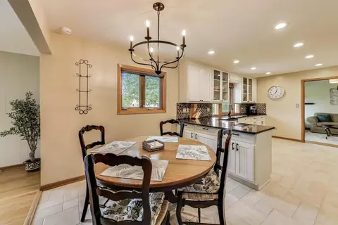 6448 Cambridge Rd, Willowbrook, IL 60527 photo 13