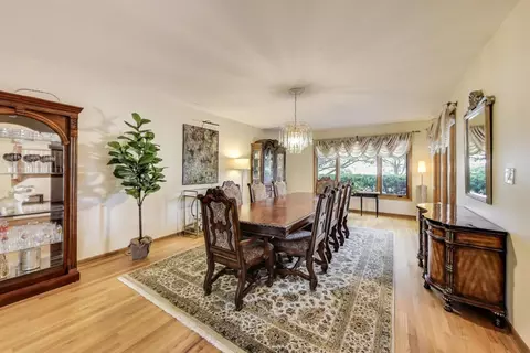 6448 Cambridge Rd, Willowbrook, IL 60527 photo 5