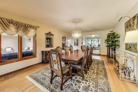 6448 Cambridge Rd, Willowbrook, IL 60527 photo 7