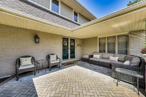 6448 Cambridge Rd, Willowbrook, IL 60527 photo 4