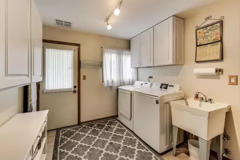 6448 Cambridge Rd, Willowbrook, IL 60527 photo 19