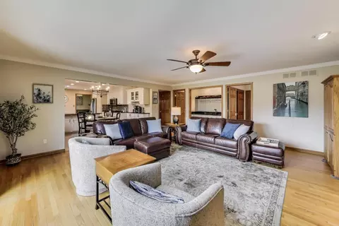 6448 Cambridge Rd, Willowbrook, IL 60527 photo 17
