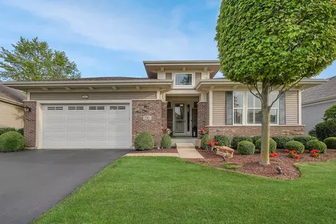 2951 Chevy Chase Ln, Naperville, IL 60564