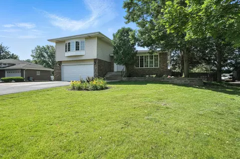 7855 Silver Ct, Orland Park, IL 60462