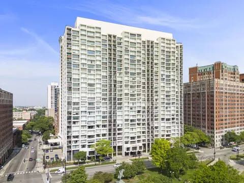 3200 N Lake Shore Dr #1910, Chicago, IL 60657