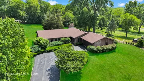 165 Harbor Dr, Lake Barrington, IL 60010