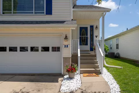 22 Andy Ct, Bloomington, IL 61704