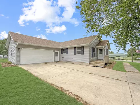 Exterior - 100 Adams St, Ridott, IL 61067 photo 2 of 2