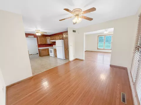 Living - 100 Adams St, Ridott, IL 61067 photo 4 of 6