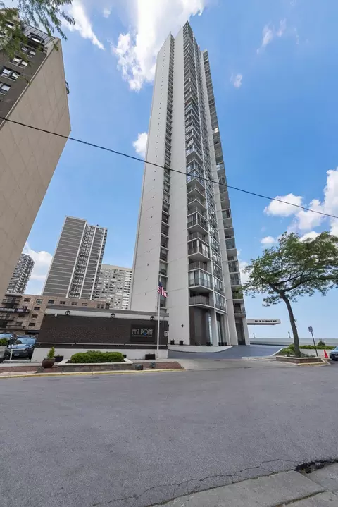 940 W Glenlake Ave #24C, Chicago, IL 60660