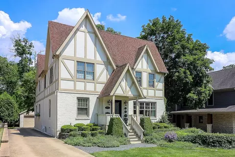 4907 Northcott Ave, Downers Grove, IL 60515