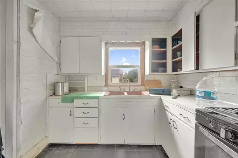 Kitchen - 302 S Leney St, Ogden, IL 61859 photo 3 of 3