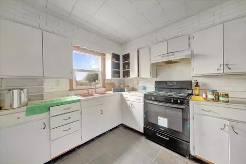 Kitchen - 302 S Leney St, Ogden, IL 61859 photo 1 of 3