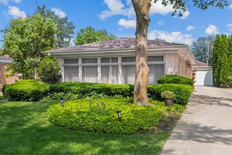 712 Laramie Ave, Wilmette, IL 60091