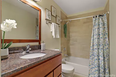 Bath - 4717 Prairie Ave, Mchenry, IL 60050 photo 1 of 1