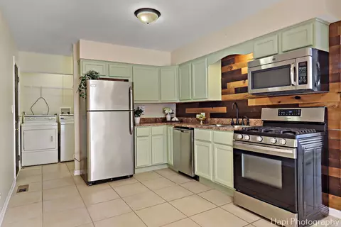 Kitchen - 4717 Prairie Ave, Mchenry, IL 60050 photo 1 of 4