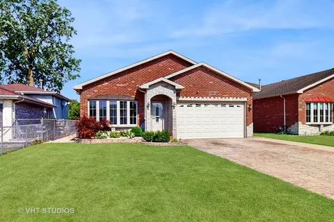 8423 S 79th Ave, Justice, IL 60458