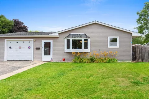 1960 Cherokee Rd, Carpentersville, IL 60110
