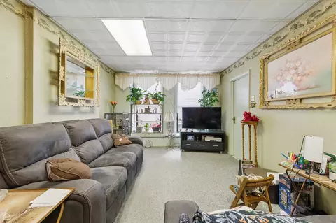 Living - 1448 W Taylor St, Chicago, IL 60607 photo 4 of 6
