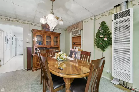 Dining - 1448 W Taylor St, Chicago, IL 60607 photo 2 of 3