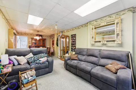 Living - 1448 W Taylor St, Chicago, IL 60607 photo 5 of 6