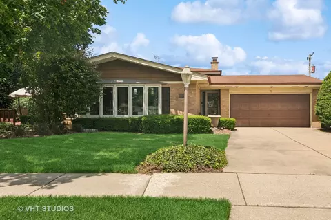 186 Lance Dr, Des Plaines, IL 60016