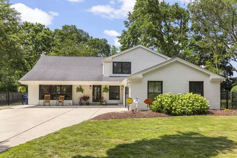 440 Menominee Ln, Naperville, IL 60563