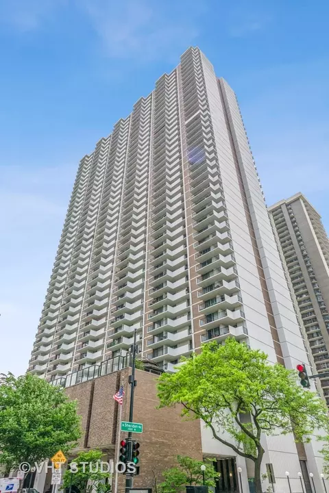 6033 N Sheridan Rd #21C, Chicago, IL 60660