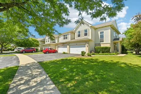 2145 Sunrise Cir, Aurora, IL 60503