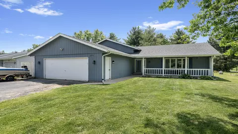 221 Liverpool Dr SE, Poplar Grove, IL 61065