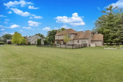 Exterior - 420 Fairway View Dr, Algonquin, IL 60102 photo 9 of 11