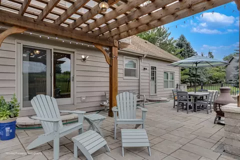 Exterior - 420 Fairway View Dr, Algonquin, IL 60102 photo 4 of 11