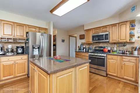 Kitchen - 420 Fairway View Dr, Algonquin, IL 60102 photo 4 of 6