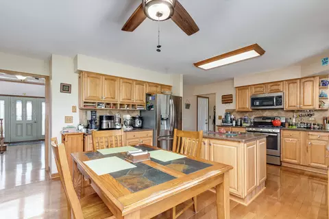 Kitchen - 420 Fairway View Dr, Algonquin, IL 60102 photo 6 of 6