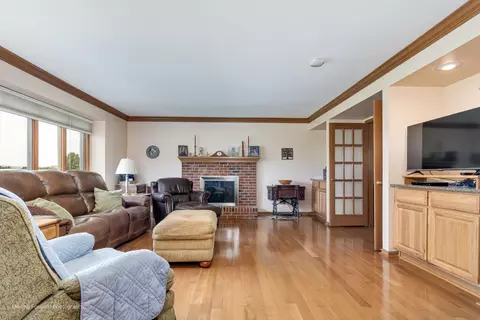 Living - 420 Fairway View Dr, Algonquin, IL 60102 photo 3 of 3