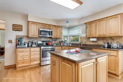 Kitchen - 420 Fairway View Dr, Algonquin, IL 60102 photo 5 of 6