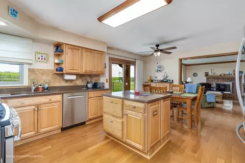 Kitchen - 420 Fairway View Dr, Algonquin, IL 60102 photo 1 of 6