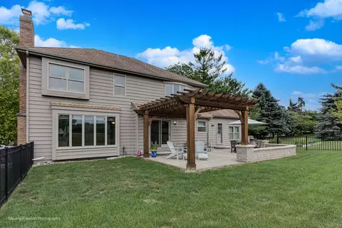 Exterior - 420 Fairway View Dr, Algonquin, IL 60102 photo 6 of 11
