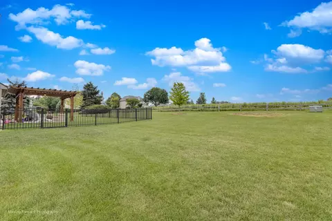 Exterior - 420 Fairway View Dr, Algonquin, IL 60102 photo 10 of 11