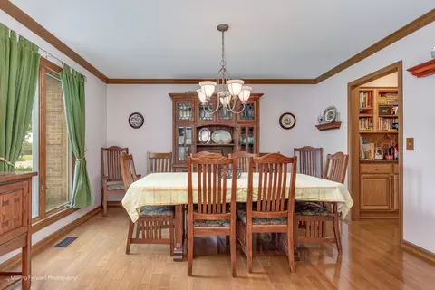Dining - 420 Fairway View Dr, Algonquin, IL 60102 photo 2 of 3