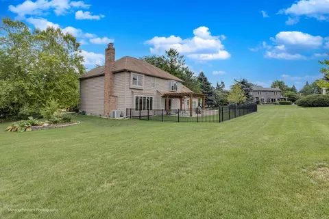Exterior - 420 Fairway View Dr, Algonquin, IL 60102 photo 7 of 11