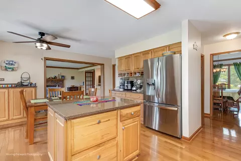 Kitchen - 420 Fairway View Dr, Algonquin, IL 60102 photo 2 of 6